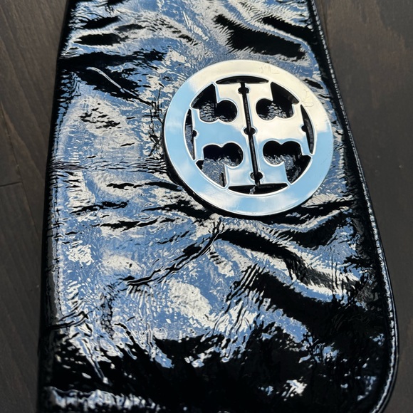 Black Patent Leather Tory Burch Clutch - Picture 5 of 13